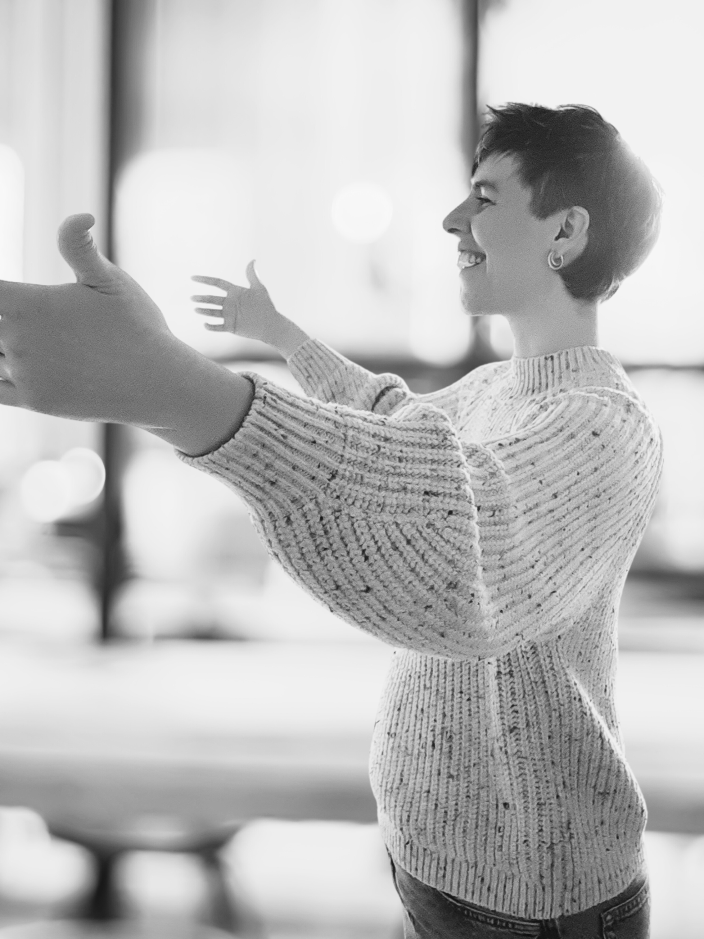 Émilie Burgel en action lors d'un atelier choral